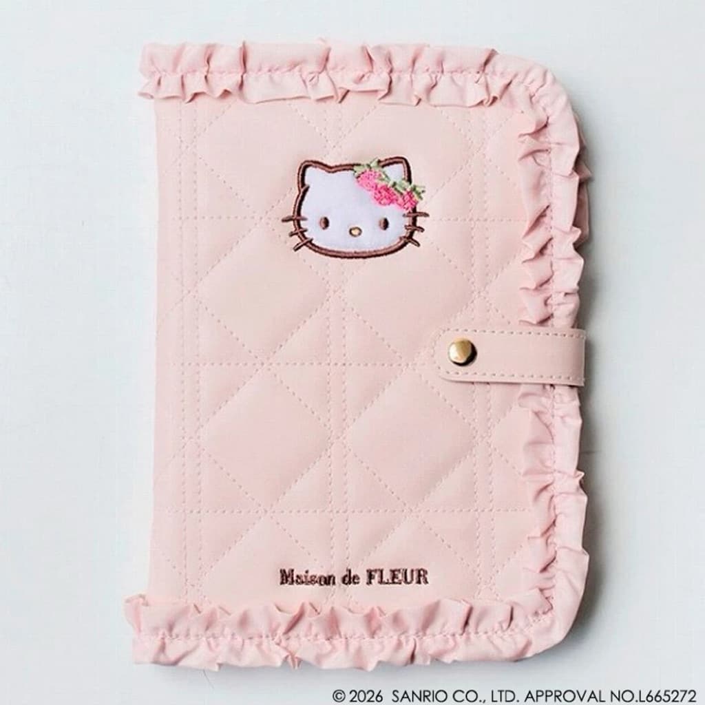 日本代購🐝附發票❤️【Maison de FLEUR×Kitty】🍓春日草莓風多功能收納手帳本旅行護照收納本原廠盒裝商品圖片
