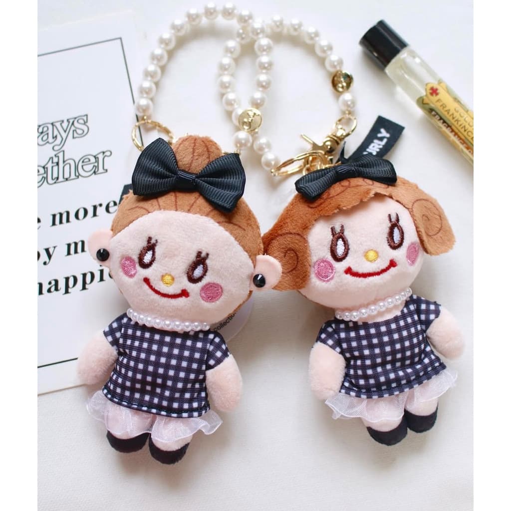 日本代購🐝附發票❤️ 日本代官山curly collection捲毛女孩🍓kitty聯名/格紋女孩珍珠吊飾 縮圖 6