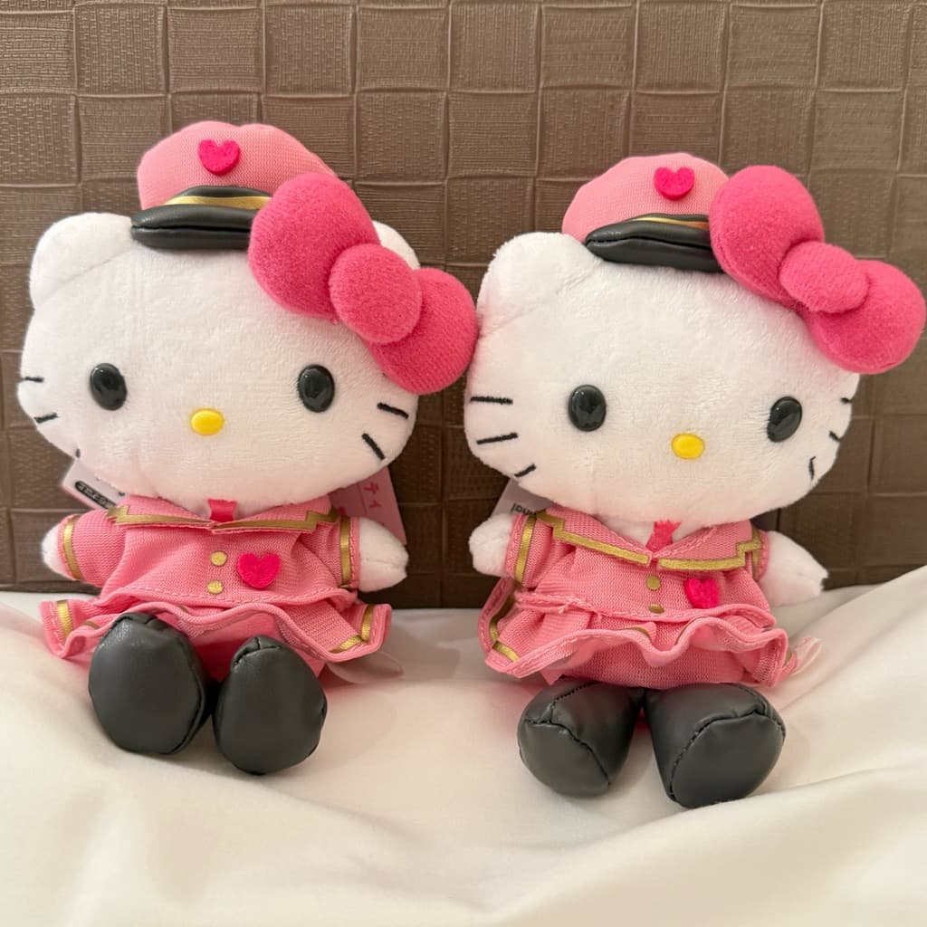 日本代購🐝開立發票❤️（實拍有挑臉甜）日本三麗鷗東京車站限定kitty車長吊飾 縮圖 2
